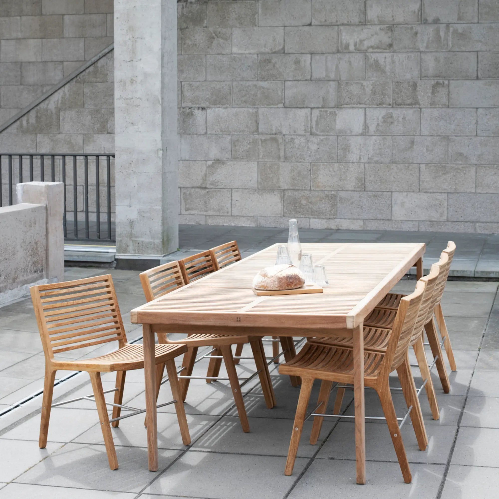  Weather-resistant Outdoor Rib Dining Chair for Garden or Deck