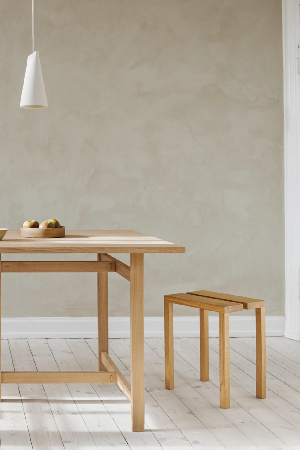 MOEBE Peg Stool, a minimalist solid oak stool featuring a light natural wood finish, clean geometric lines, and a distinctive split rectangular seat with sturdy straight legs. This Scandinavian design offers a versatile and functional accent piece. Perfect as a contemporary kitchen stool, compact entryway bench, or a modern bedside table in Nordic-inspired interiors.