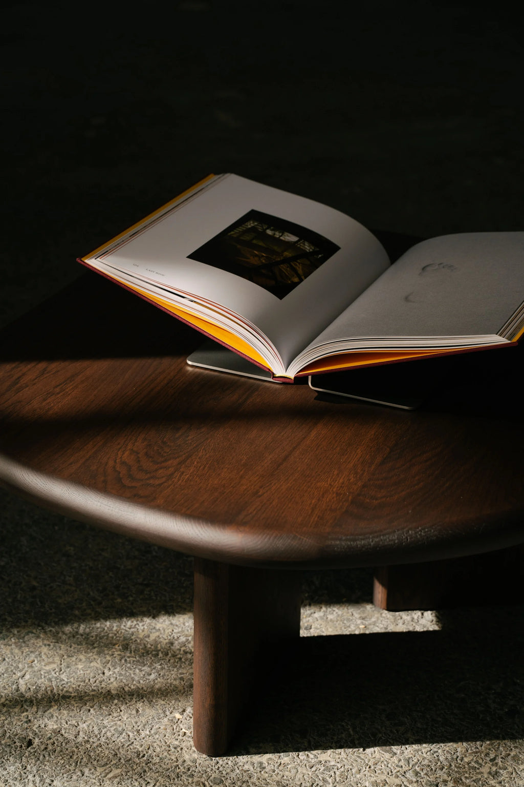 1.0 - Book Stand - THAT COOL LIVING