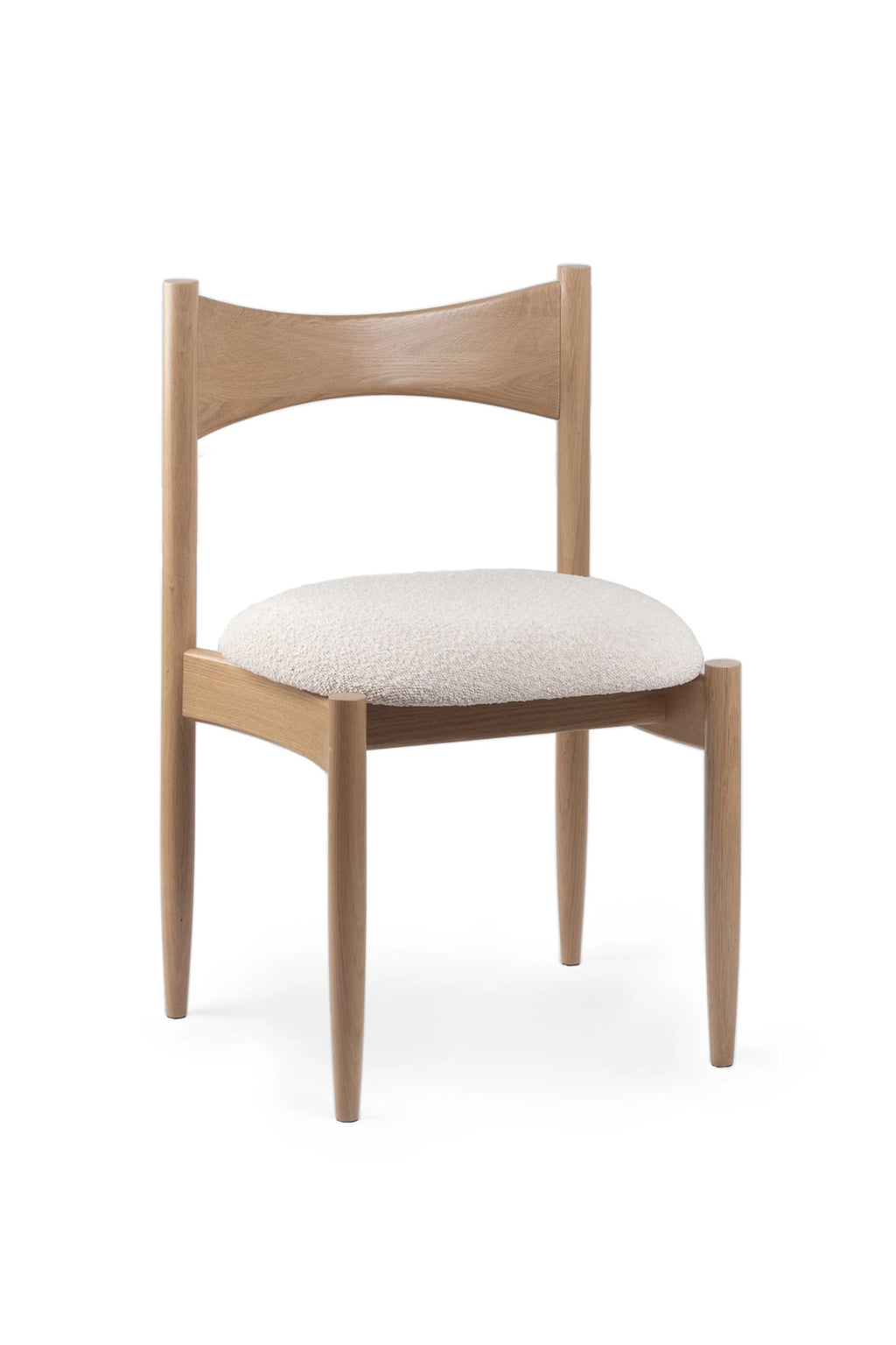 TAMO Kemi Chair, a Scandinavian dining chair crafted from light natural solid oak wood with a gently curved backrest and elegantly tapered legs, featuring a plush off-white bouclé upholstered seat. This minimalist wood chair is ideal for modern dining rooms, kitchens, or as an organic modern accent chair.