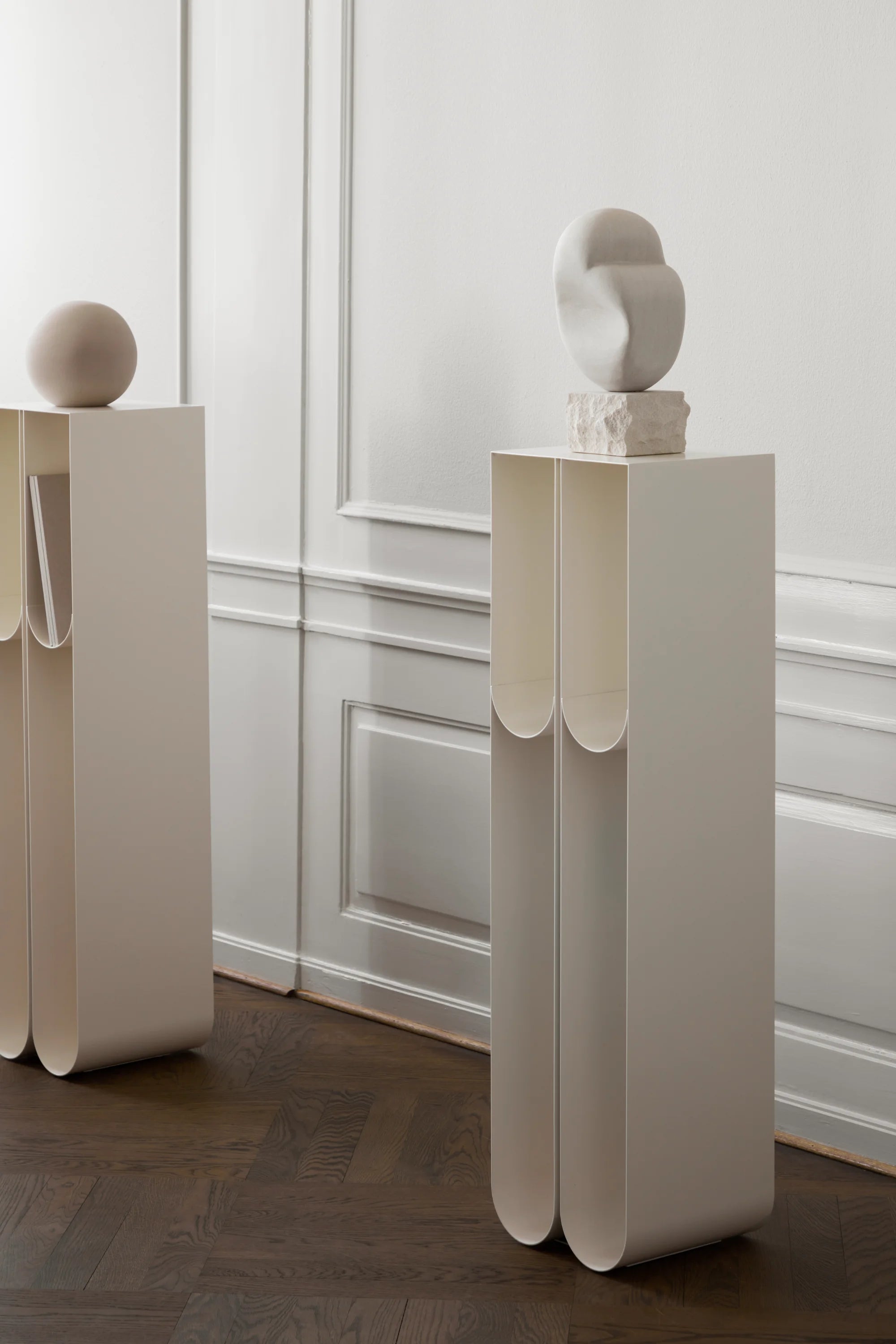 Curved Pedestal - THAT COOL LIVING