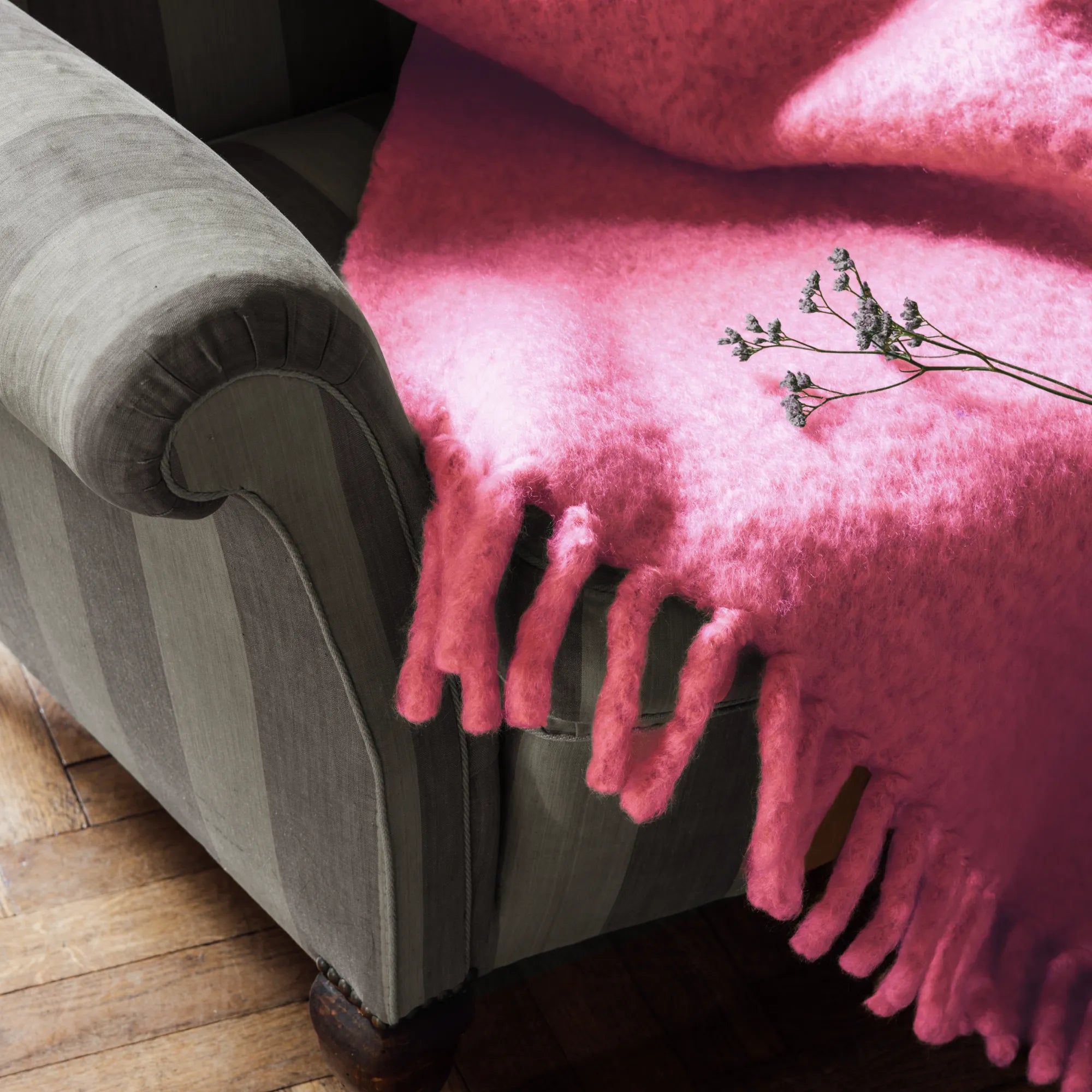  Thick and plush chunky mohair blanket perfect for cold nights