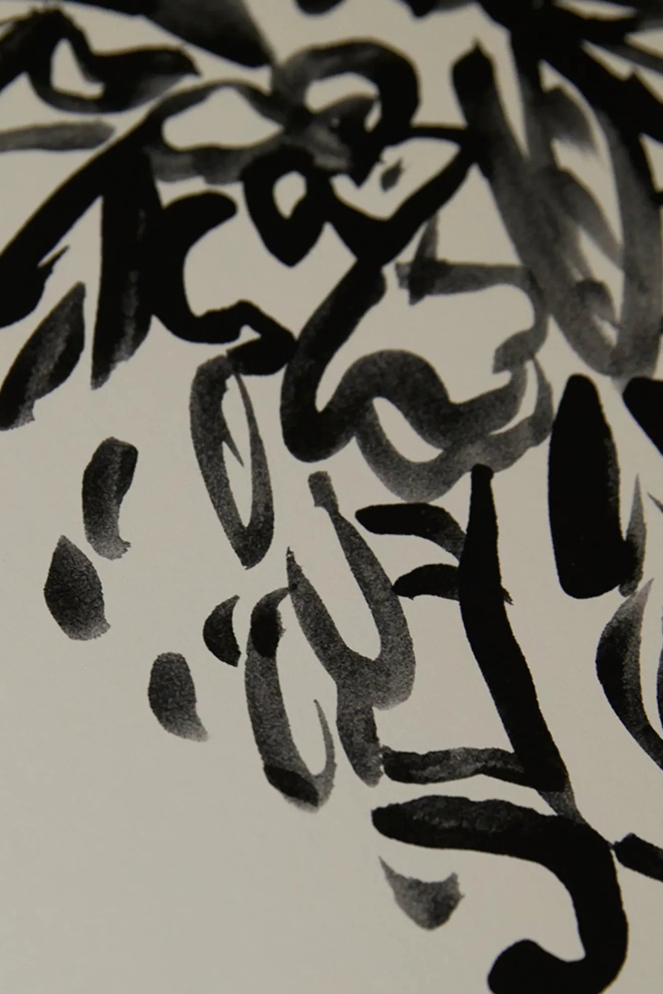 Condolences 02 floral arrangement with white lilies and pink roses