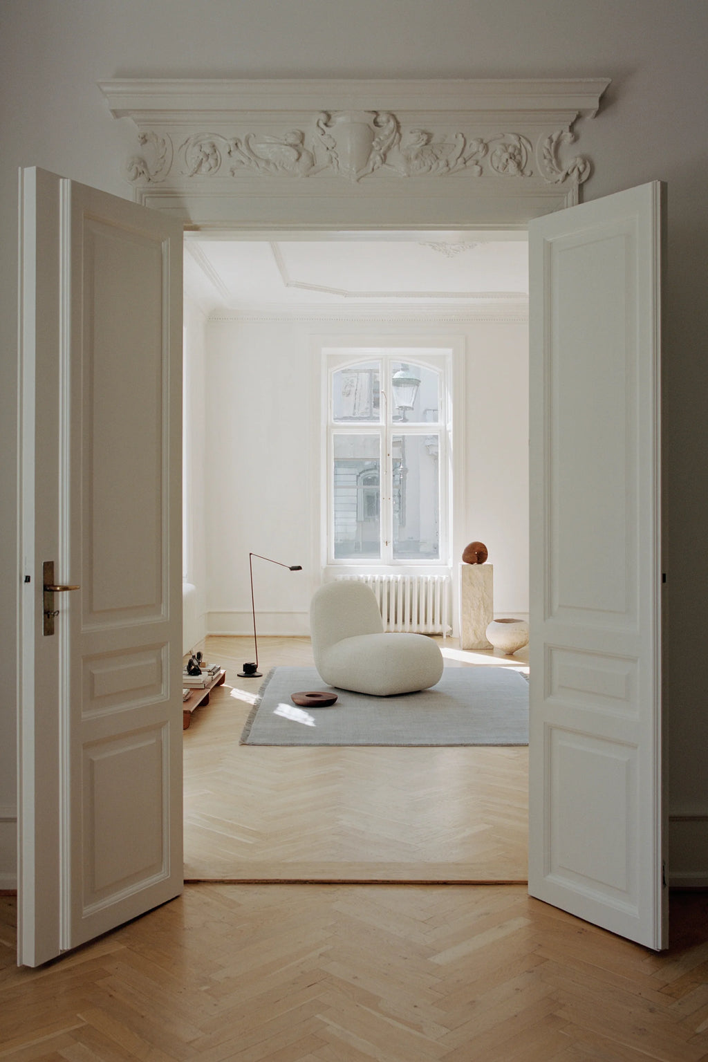 Linie Design Abyss Bliss Wool Rug, a soft hand-woven area rug in a calming light grey hue with a subtle flat weave texture and delicate fringed edges, crafted from premium wool. This modern minimalist rug brings a serene Scandinavian aesthetic to contemporary living rooms or cozy bedrooms.