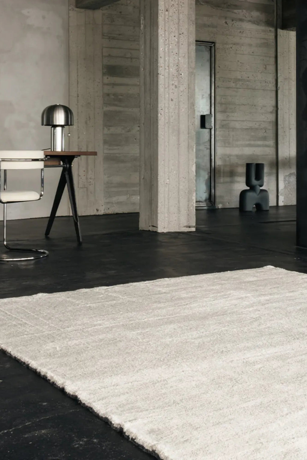 Beautiful and luxurious Loro Rug made with high-quality materials and intricate design