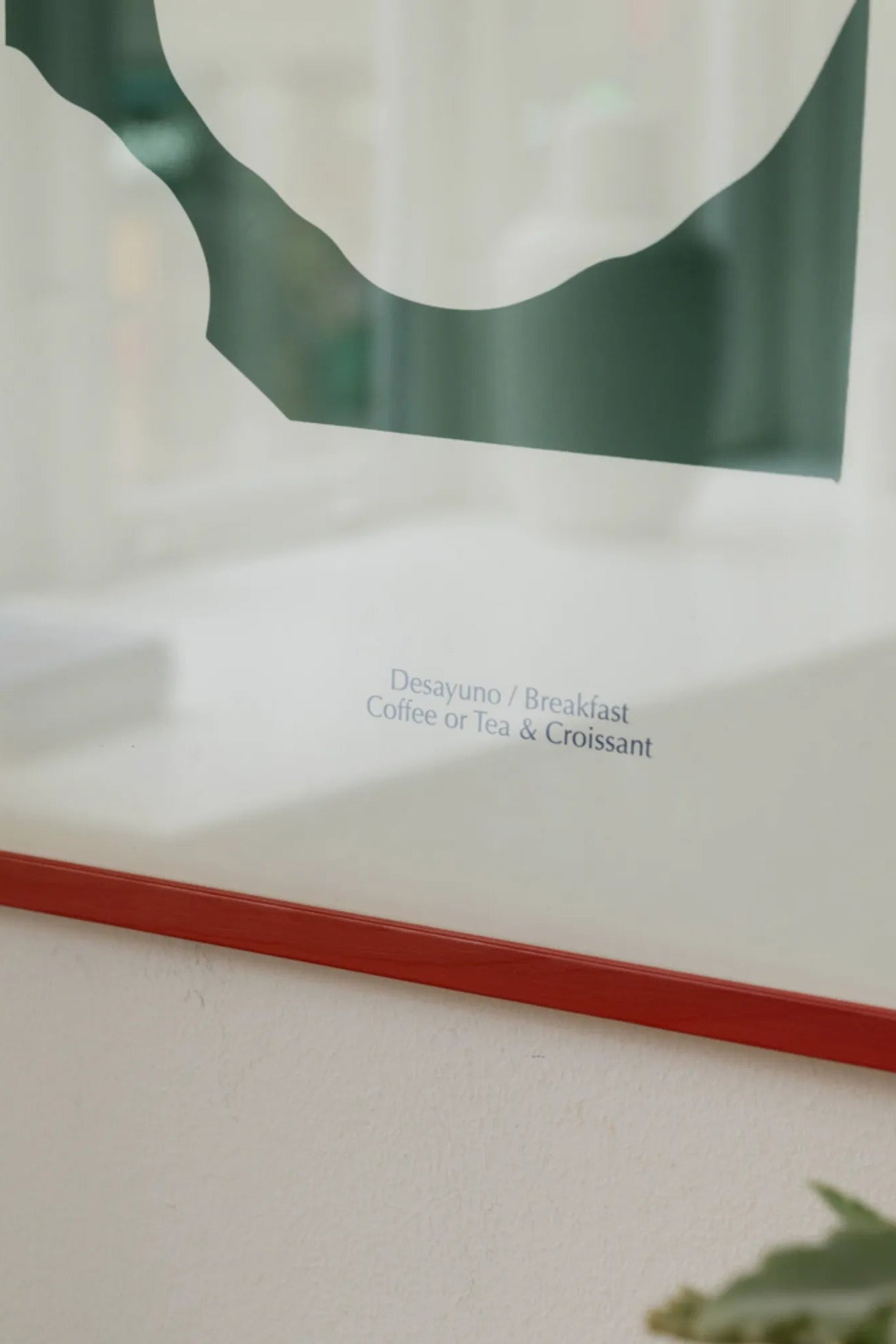 Close-up of a mouthwatering Desayuno bowl with sliced bananas, strawberries, and a drizzle of honey, a perfect blend of flavors