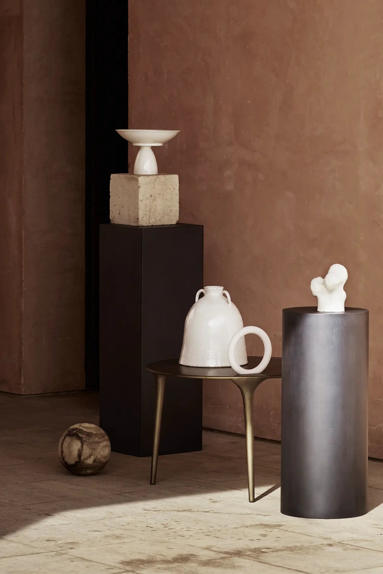 Metal Stand for Displaying Plants and Decorative Items on Countertops