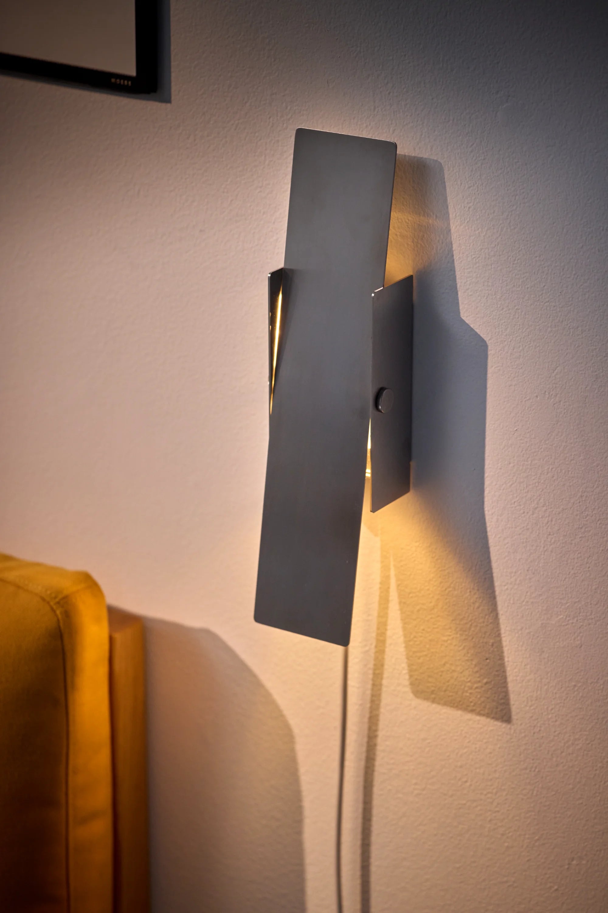 Pivoting Wall Lamp - THAT COOL LIVING