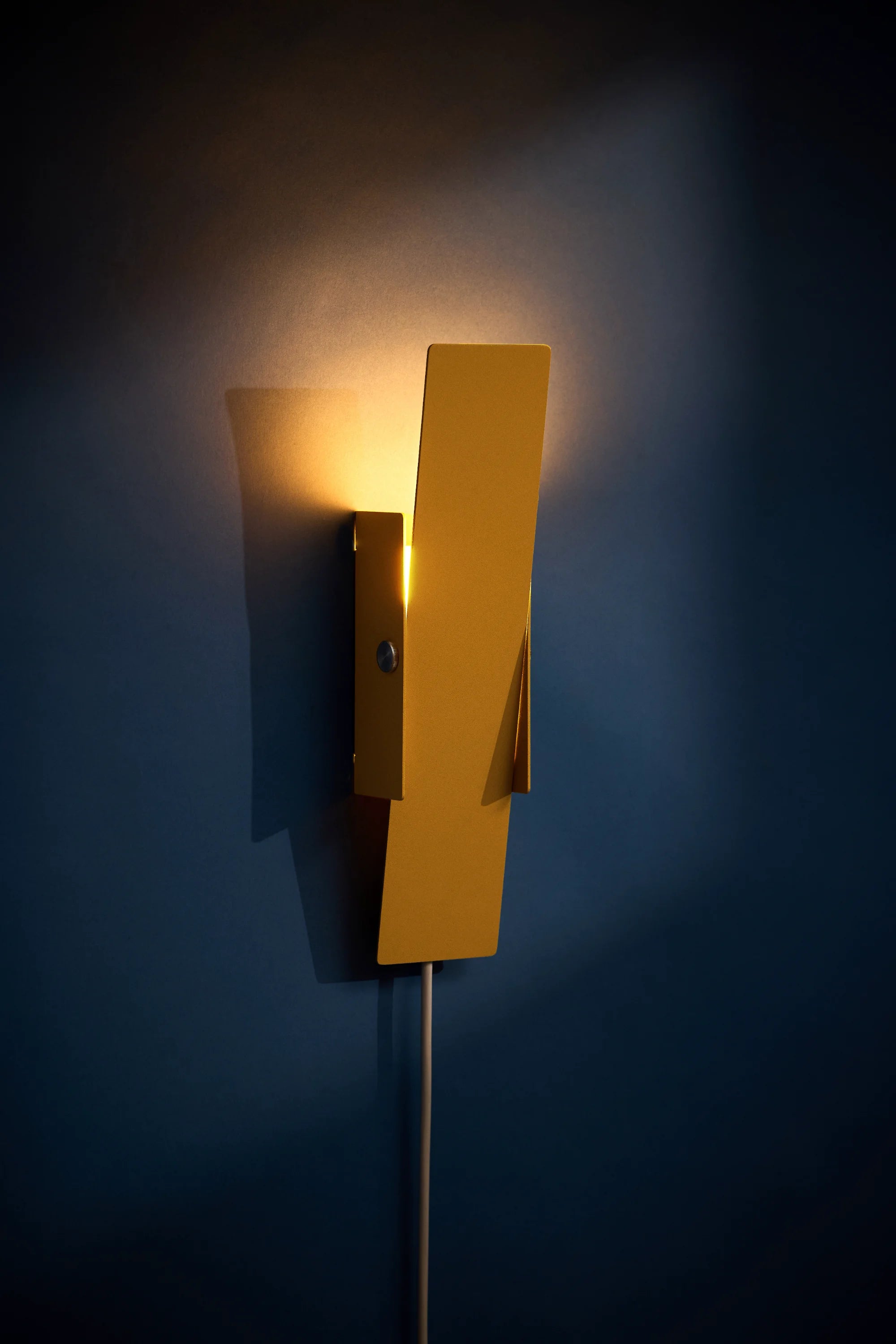 Pivoting Wall Lamp - THAT COOL LIVING