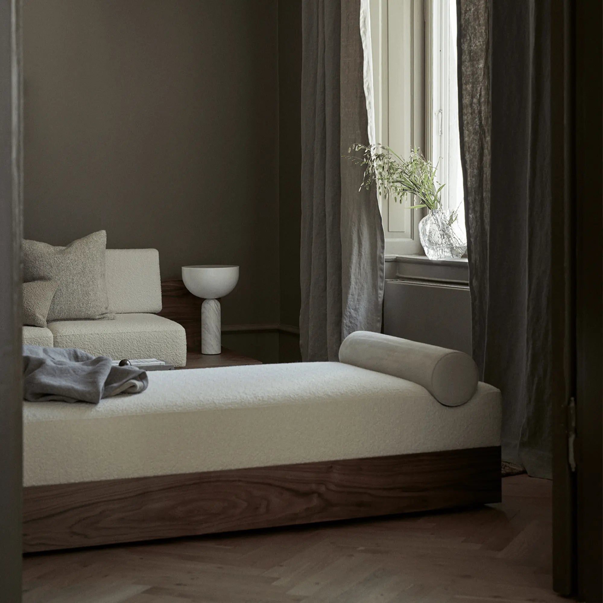 Cozy and stylish mass daybed with adjustable armrests and throw pillows for comfortable lounging 