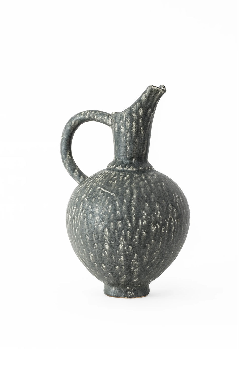 Canoa Lab Oinochoe Perla Negra Pitcher, a sophisticated dark gray ceramic pitcher with a unique, raised dot texture, featuring a rounded body, a comfortable handle, and a gracefully curved pouring spout, displayed on a clean white background.