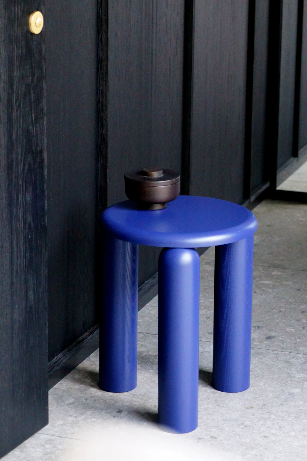 TAMO Neo Side Table in vibrant matte royal blue finish, featuring a round top and three thick, rounded legs in a lifestyle setting. This premium contemporary side table is perfect for modern living spaces.