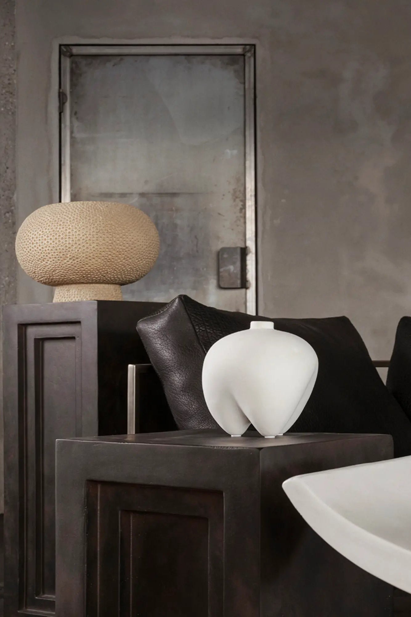 Sumo Vase - Petit made of handcrafted ceramic in earthy tones