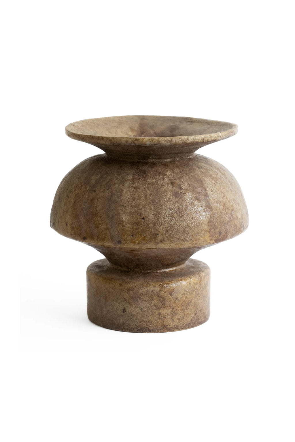 Canoa Lab Psycter Búfalo Vase, a rustic and robust brown ceramic vase with a textured, earthy finish, featuring a wide, shallow bowl atop a sturdy, cylindrical base, displayed on a clean white background.