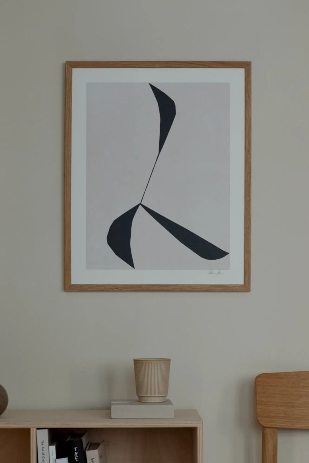 Move no 05: A sleek and modern ergonomic chair with adjustable features