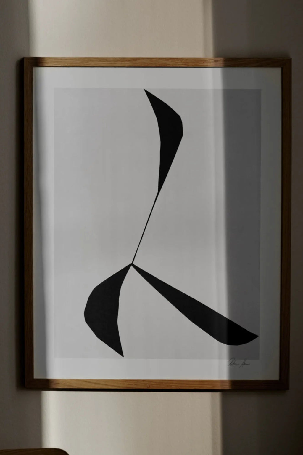 Move no 05: A sleek and modern product designed for maximum comfort and style during workouts or casual wear