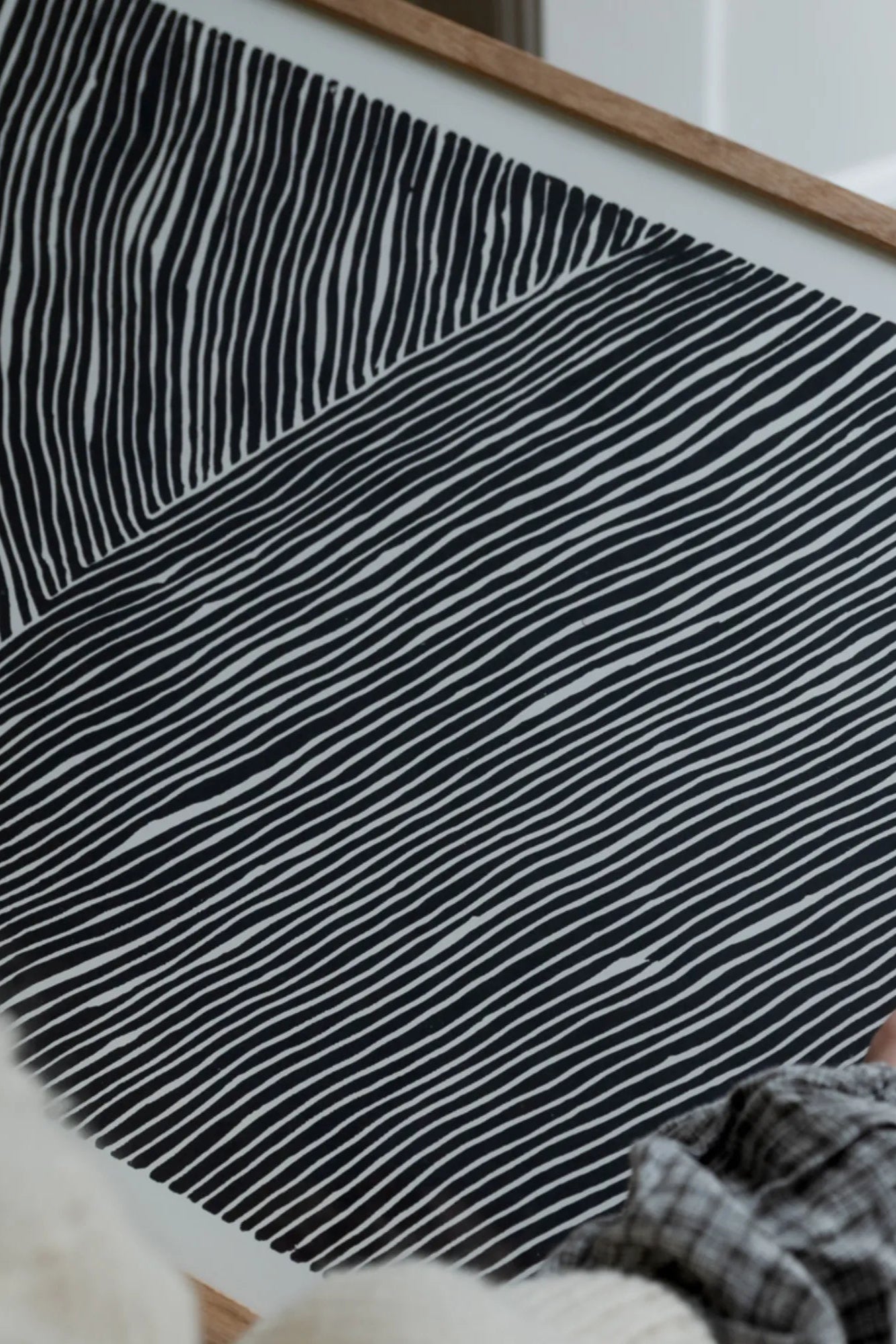 The Line no 01: Stylish and versatile crossbody bag perfect for everyday use and travel