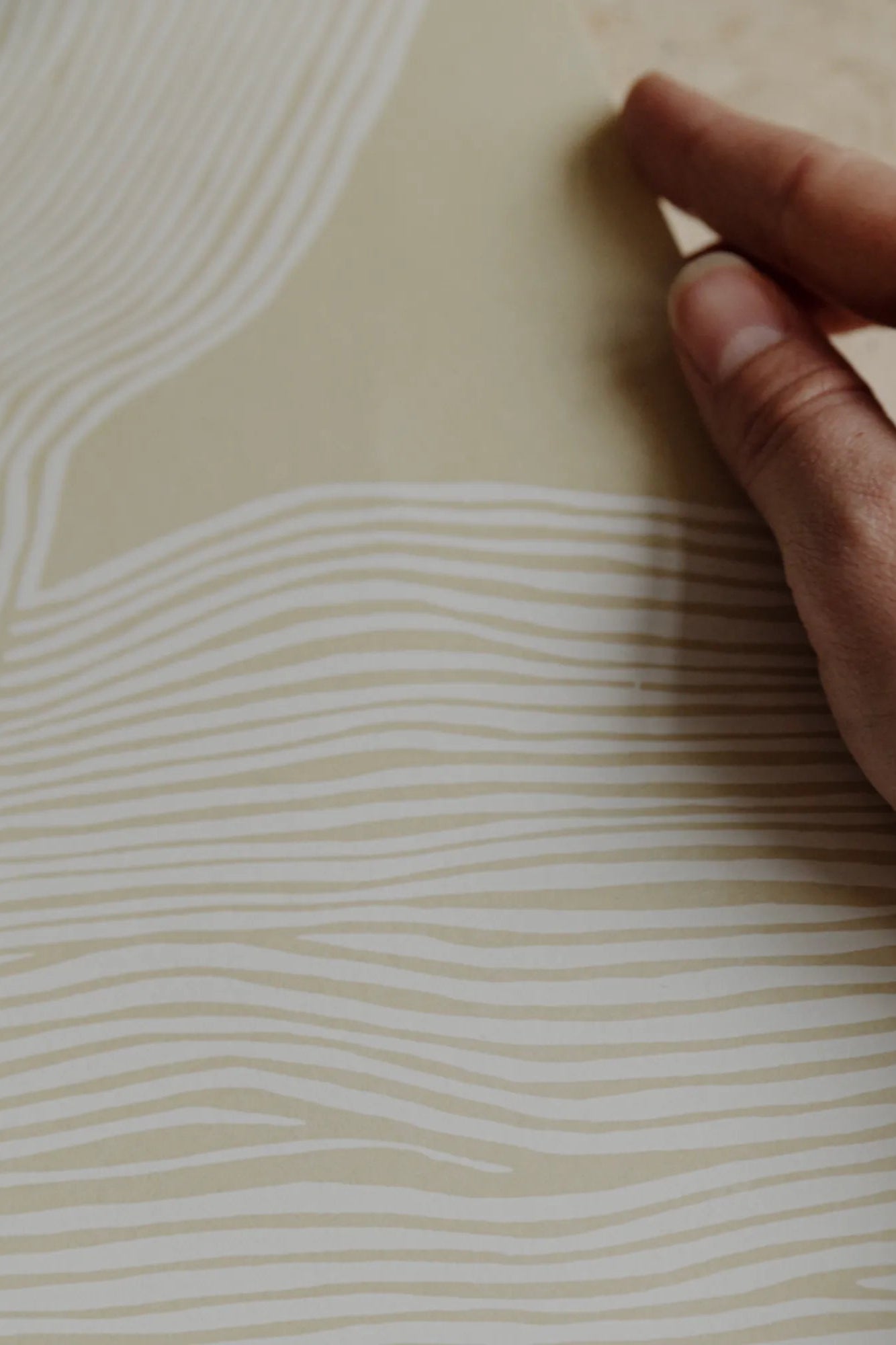 Side view of The Line no 09 handbag showcasing the structured silhouette and smooth leather texture