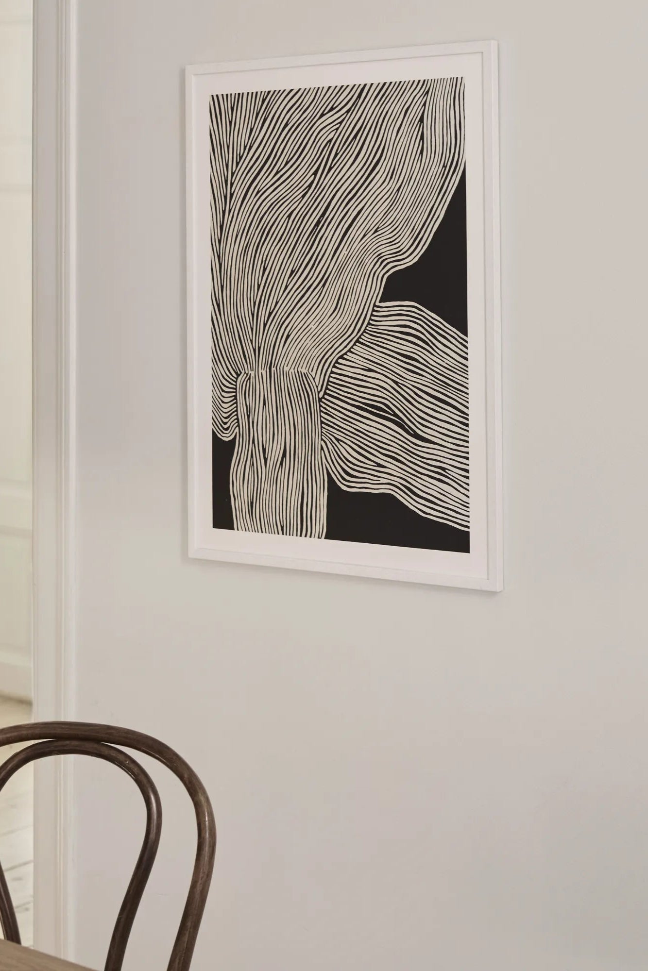 The Line No 13 - Stylish and versatile handbag made from high-quality leather materials