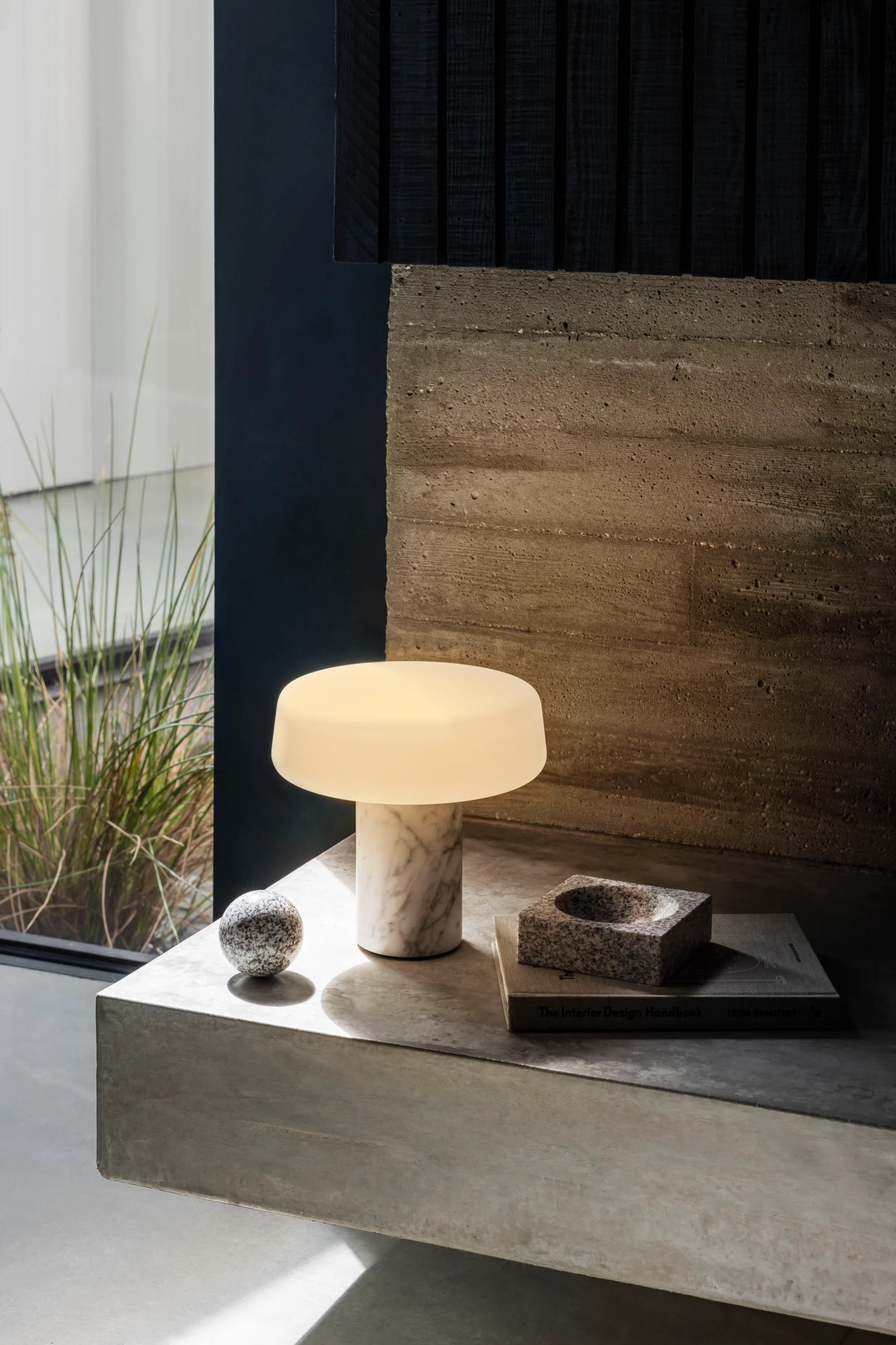 Solid Portable Lamp