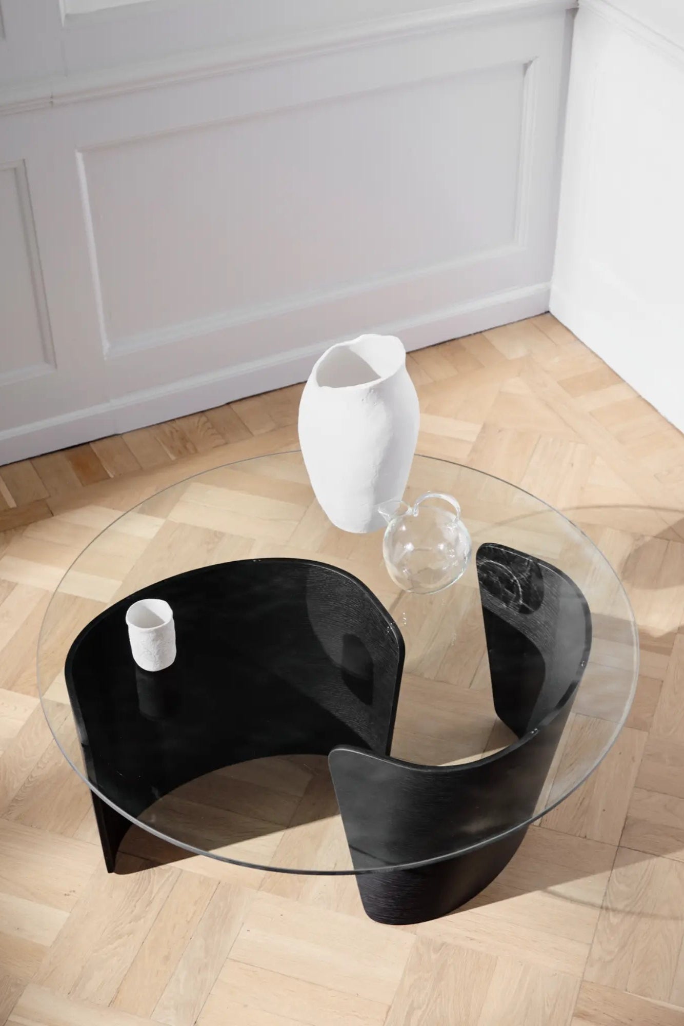 Close-up of the No 7 Coffee Table Ø90 showing the intricate wood grain detail