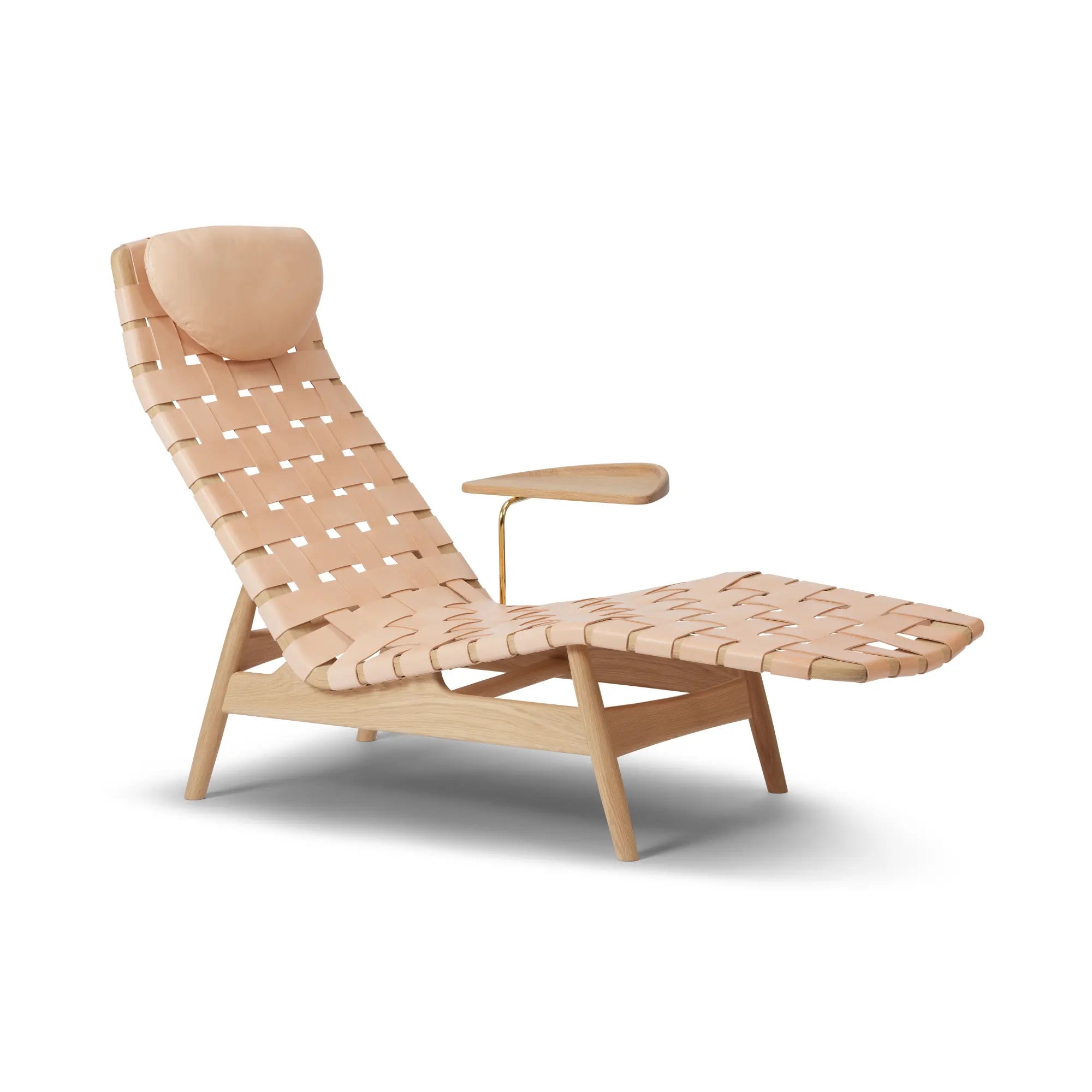 AV Egoist Chaise Longue in rich brown leather with ergonomic design for ultimate comfort