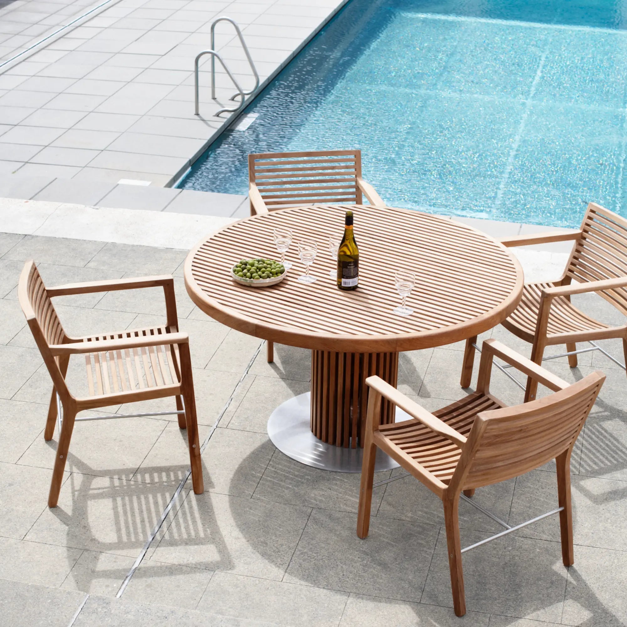 Comfortable and durable outdoor rib cushion designed for dining chairs with armrests
