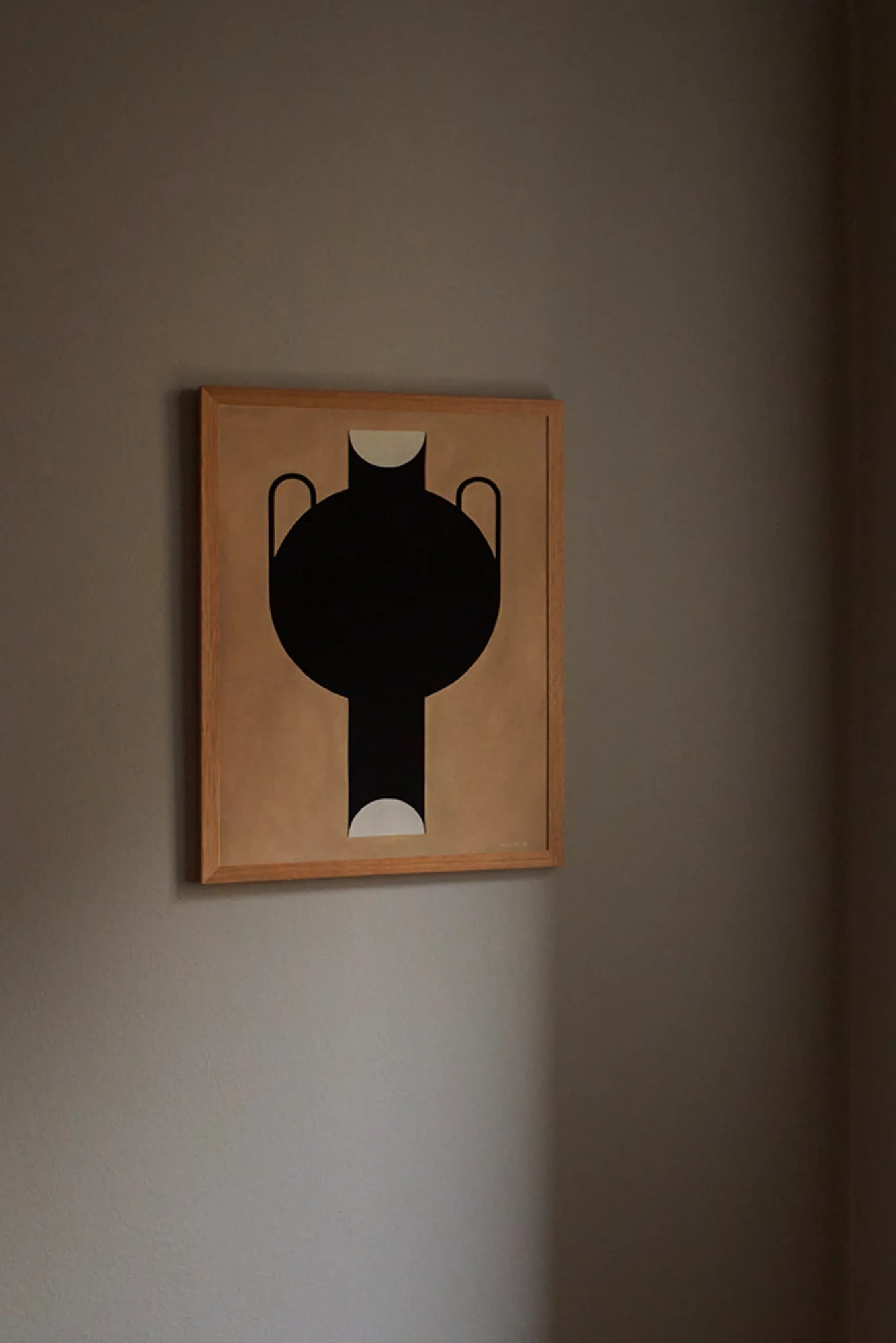 Abstract modern vase design with delicate lines and shadows