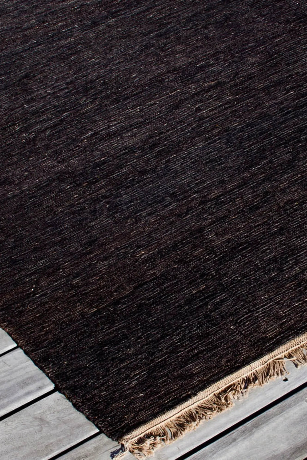  Sumace Rug in modern geometric design, enhancing the contemporary decor 