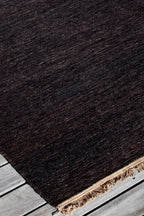  Sumace Rug in modern geometric design, enhancing the contemporary decor 