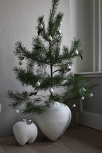 Sumo Vase - Big in a neutral color, complementing a variety of decorative styles