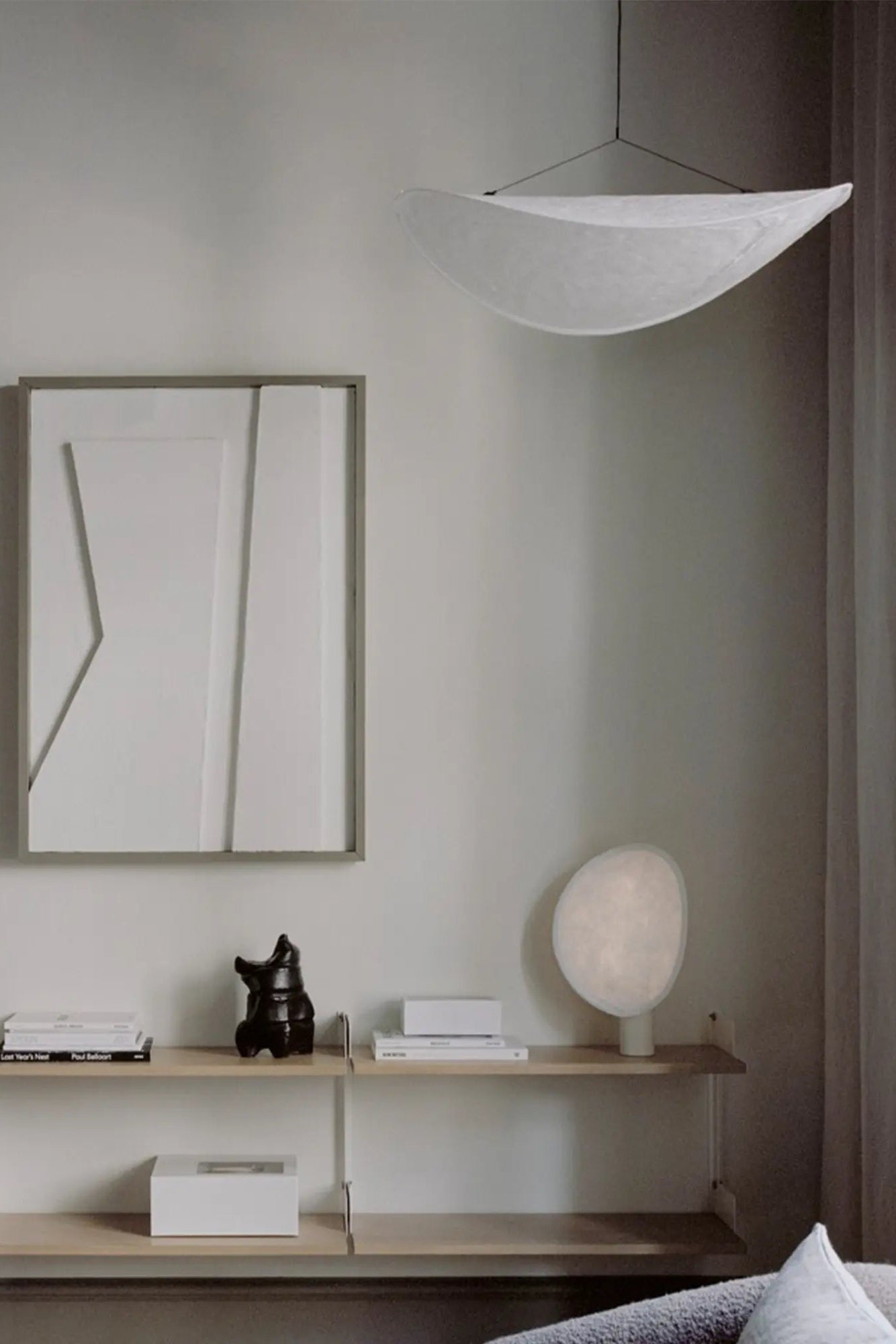 Modern Tense Pendant Lamp with Black Metal Finish and Adjustable Height