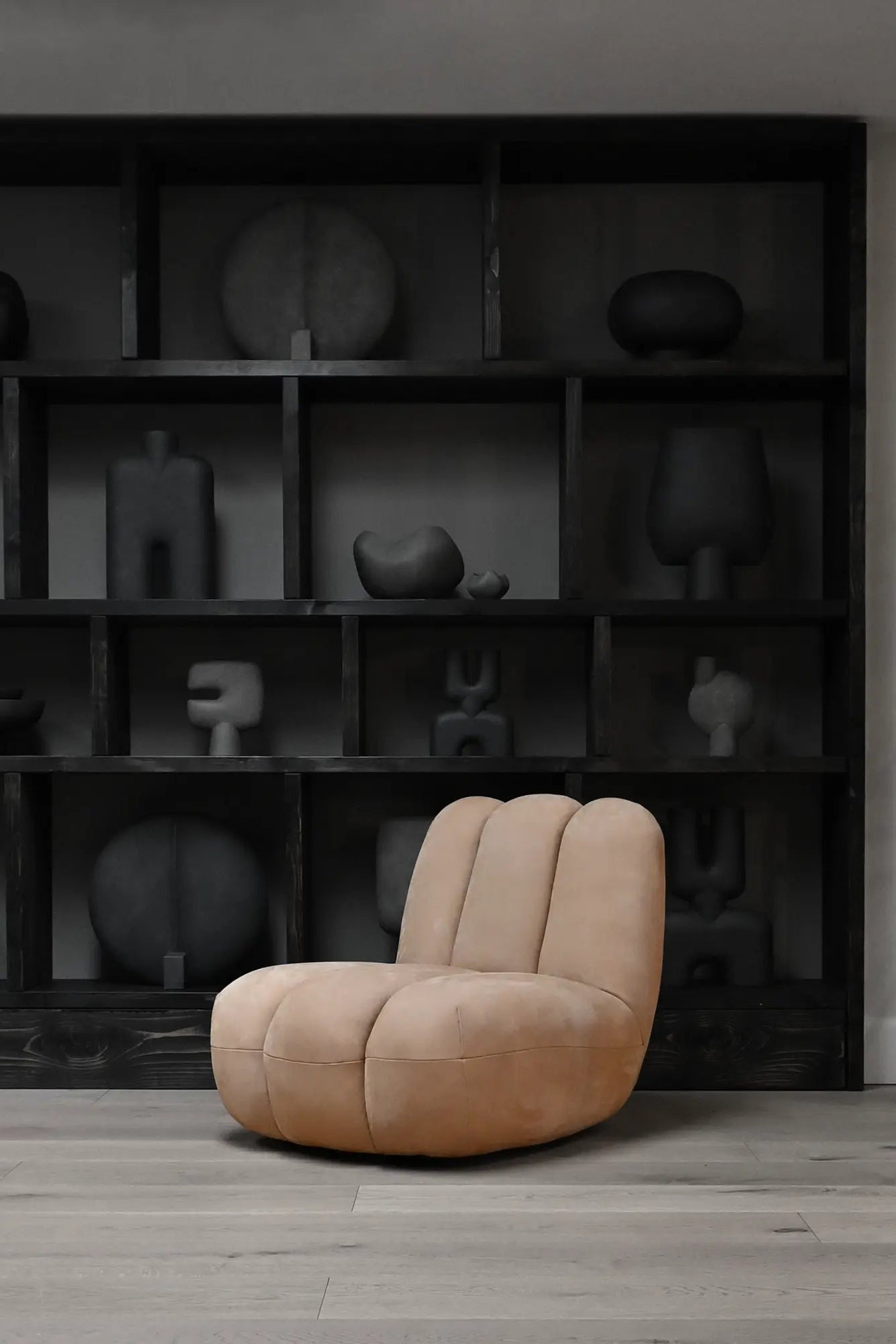  Chic and trendy toe lounge chair perfect for modern interior decor