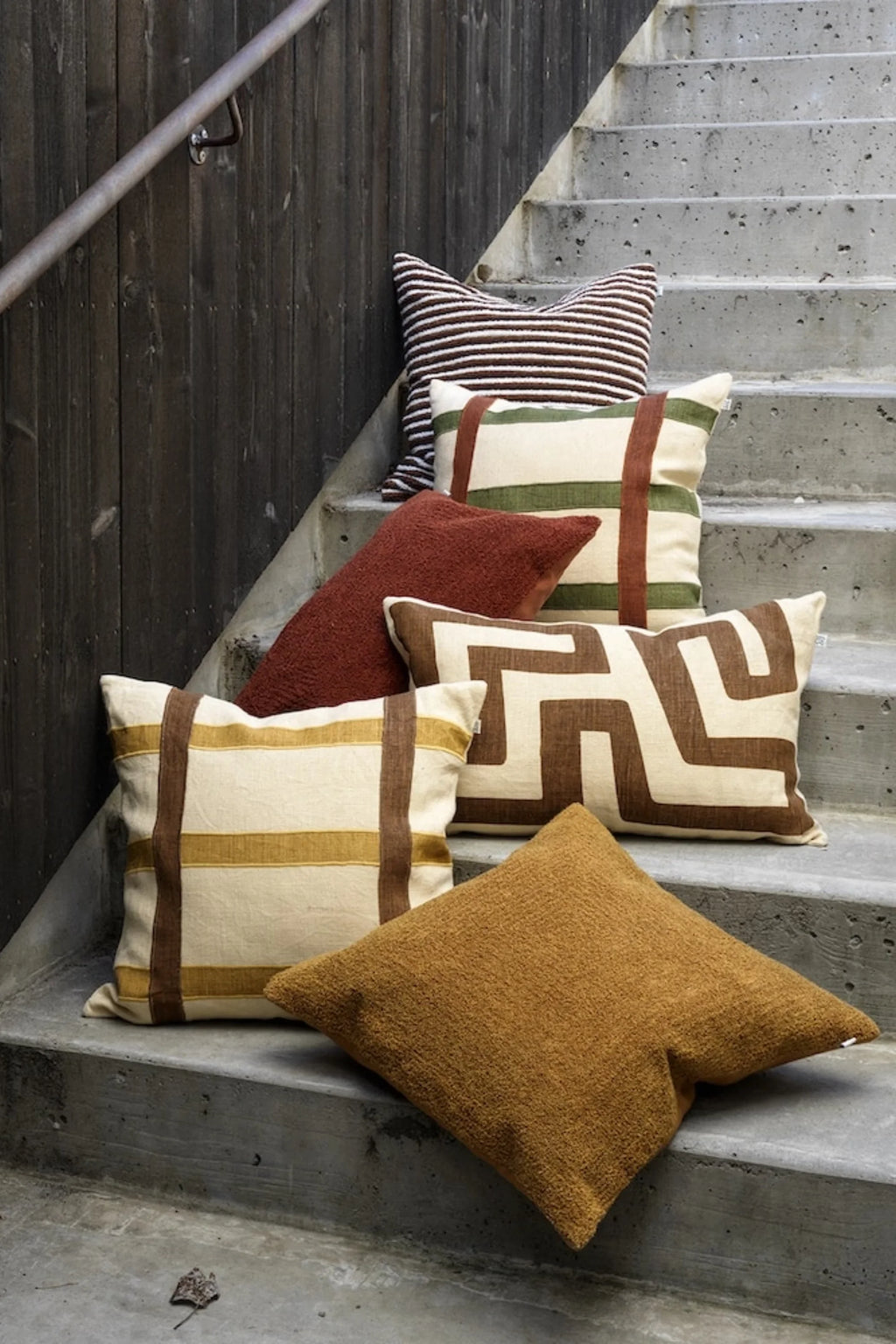 Nagra Linen Throw Pillow