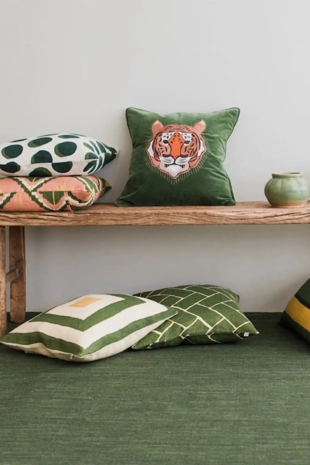 Elegant Nanda Wool Rug in charcoal gray with intricate diamond design