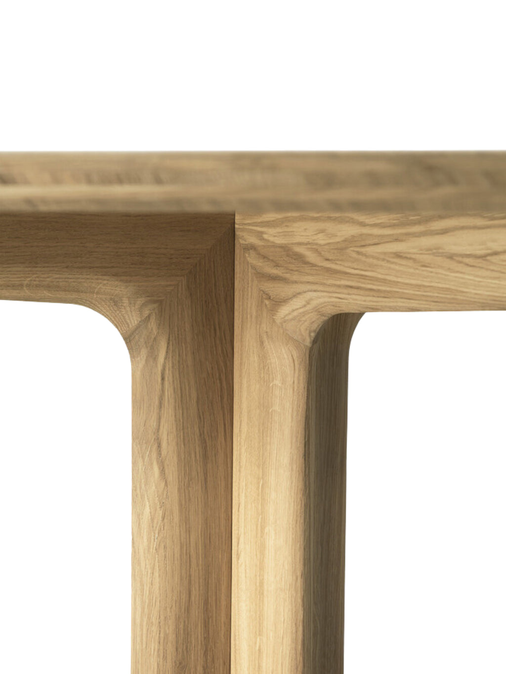 Ethnicraft Corto Dining Table, a detailed view of the square oak tabletop's rounded corners and the seamless joint where the leg meets the top, showcasing premium craftsmanship.