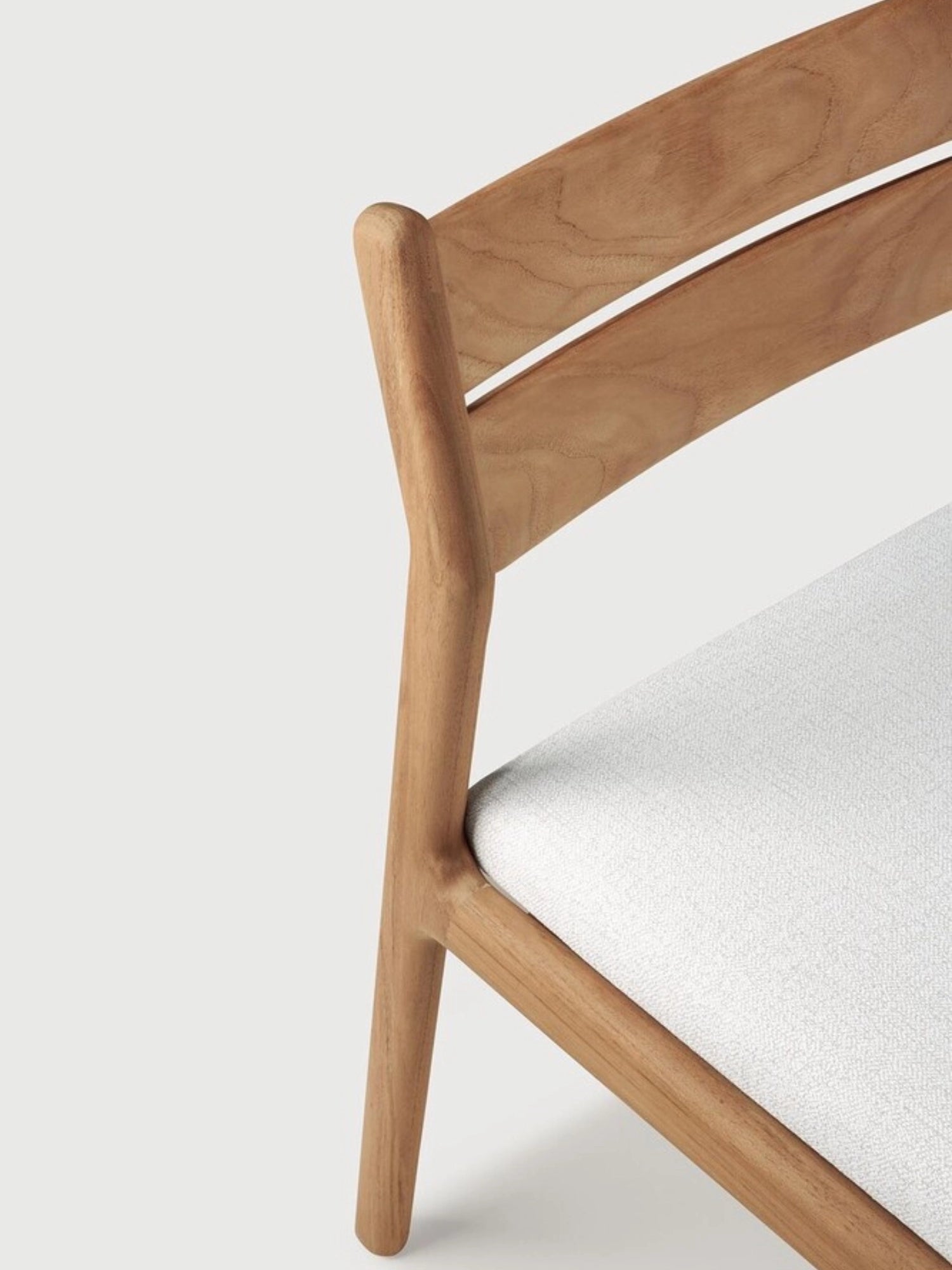 Ethnicraft Jack Outdoor Dining Chair Without Armrest, a modern minimalist dining chair crafted from smooth natural solid teak wood with a gently curved backrest and sleek, rounded frame. It features a light white fabric upholstered seat, providing comfortable outdoor seating. Perfect for contemporary patio dining areas or Scandinavian garden settings.