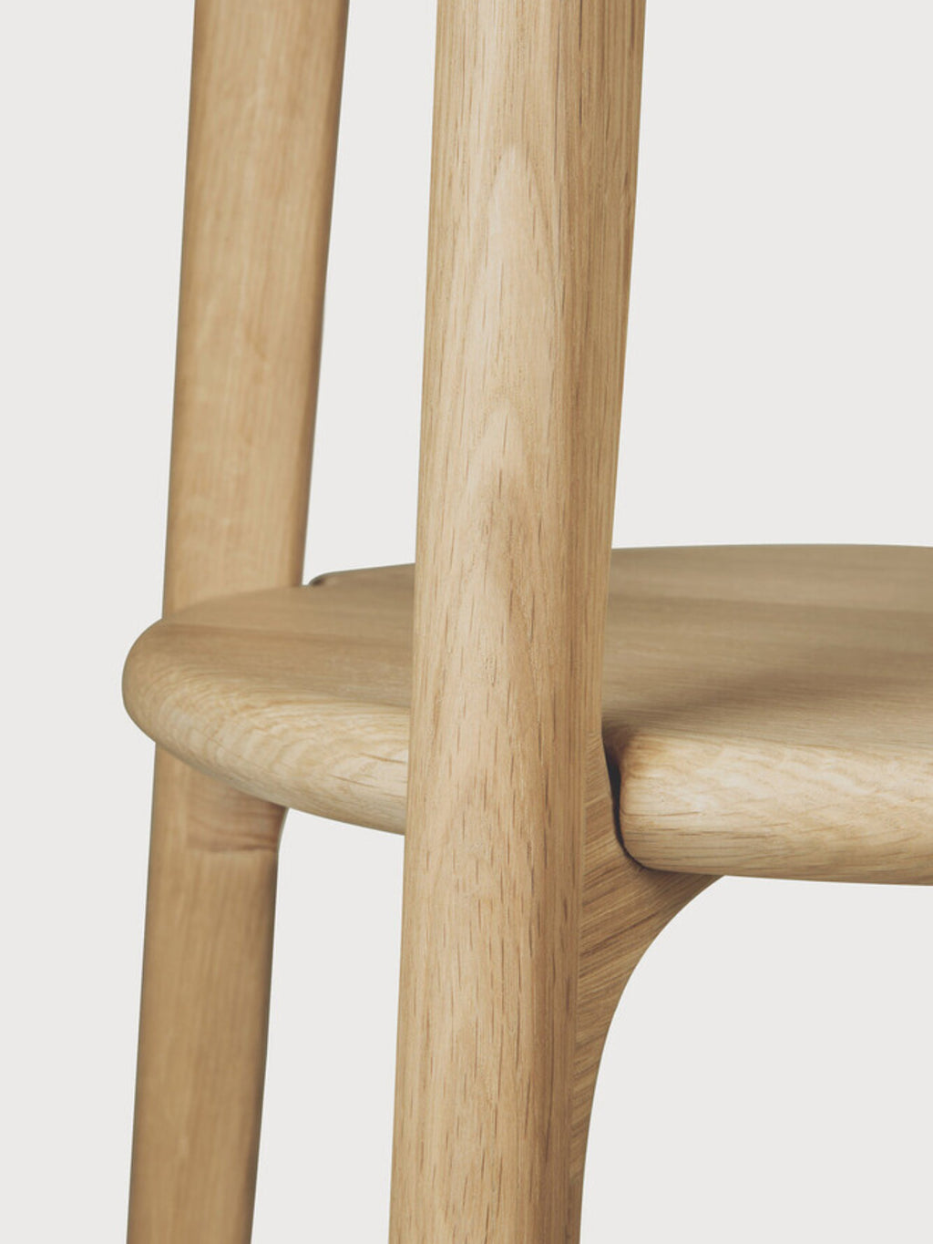Ethnicraft PI Coat Stand, a modern minimalist coat rack crafted from natural solid oak wood with a light, smooth finish and visible grain. This organic modern design features rounded cylindrical posts and subtly curved shelves, highlighting its natural solid oak construction.