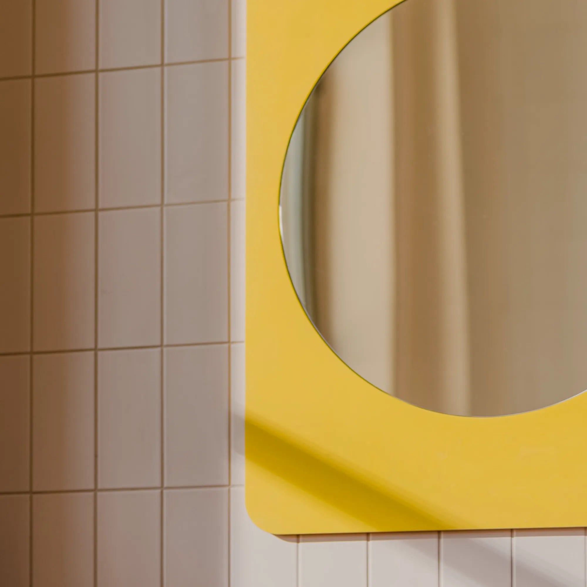  Aku Mirror with integrated Bluetooth speakers for convenient music streaming