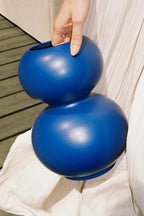 Minimalist Tuga Vase in black and white, suitable for any decor style