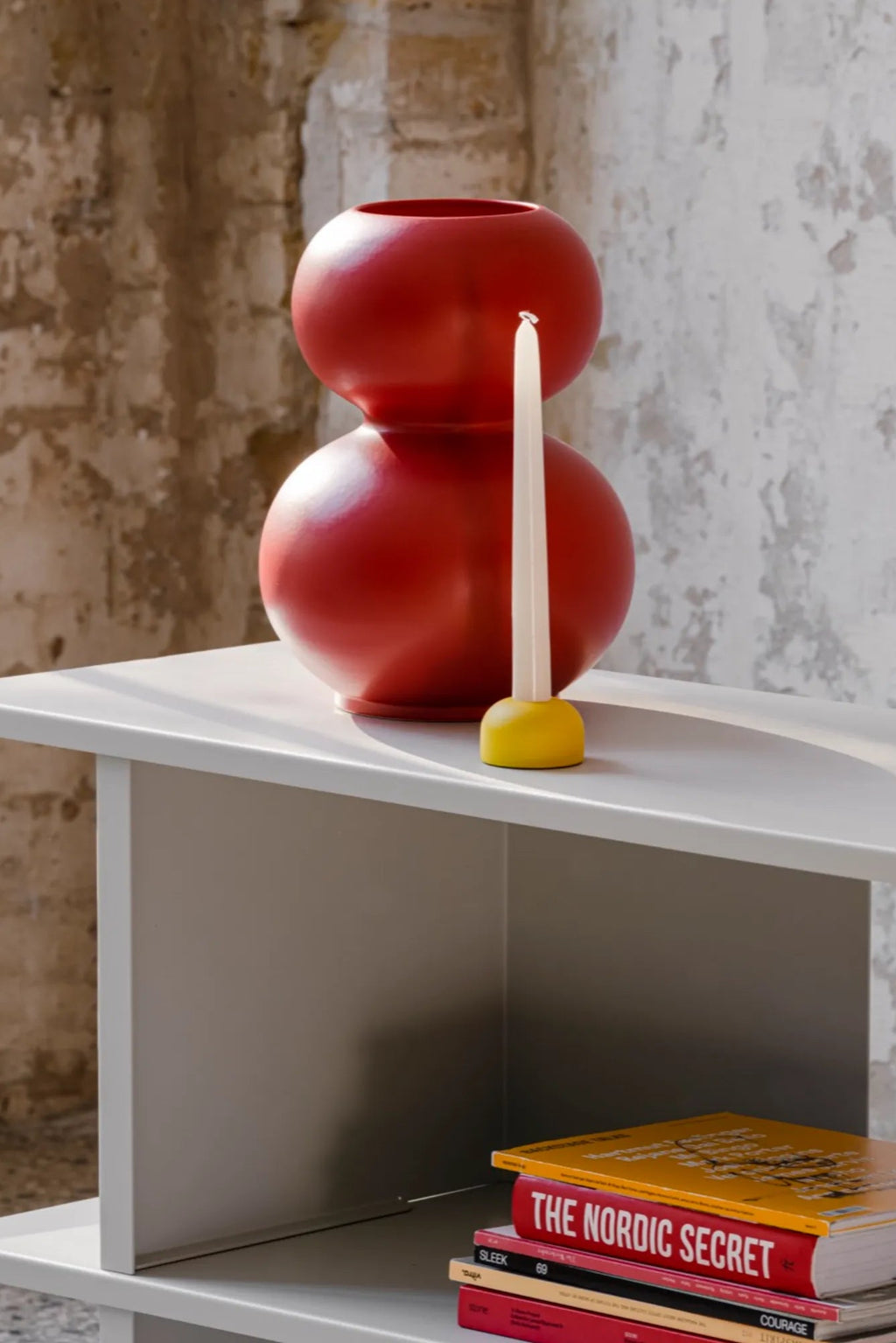 Tuga Vase showcasing a mesmerizing blend of teal, purple, and silver hues