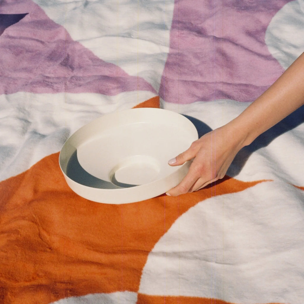  Vilu Bowl in a cozy coffee shop displaying artisan pastries and desserts 