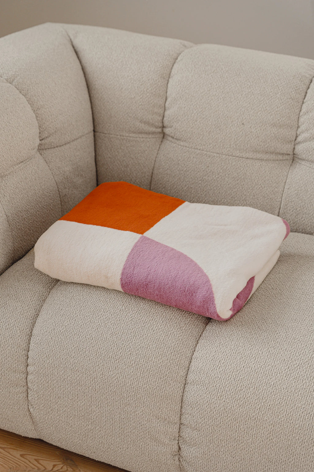 noo.ma Bolbi Sofa 2-seater, a compact organic modern sofa upholstered in a light beige textured bouclé fabric with a gently curved profile and plush deep seating. This inviting contemporary 2-seater sofa features subtle tufted detailing on its backrest, perfect for minimalist living rooms or cozy apartment spaces.