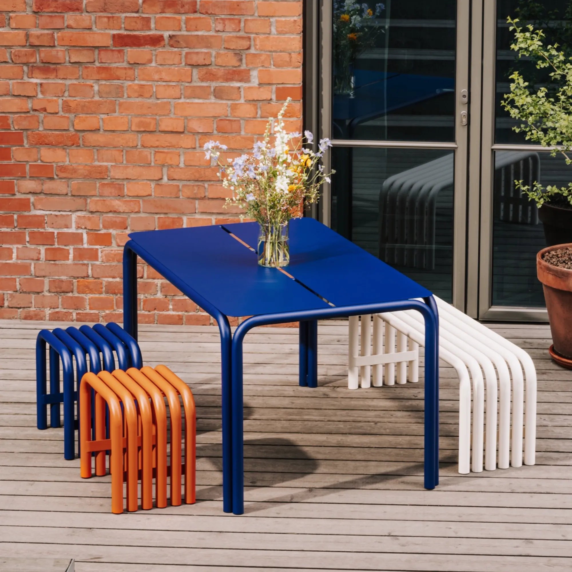  Nokk Stool with Swivel Base and White Cushioned Seat 