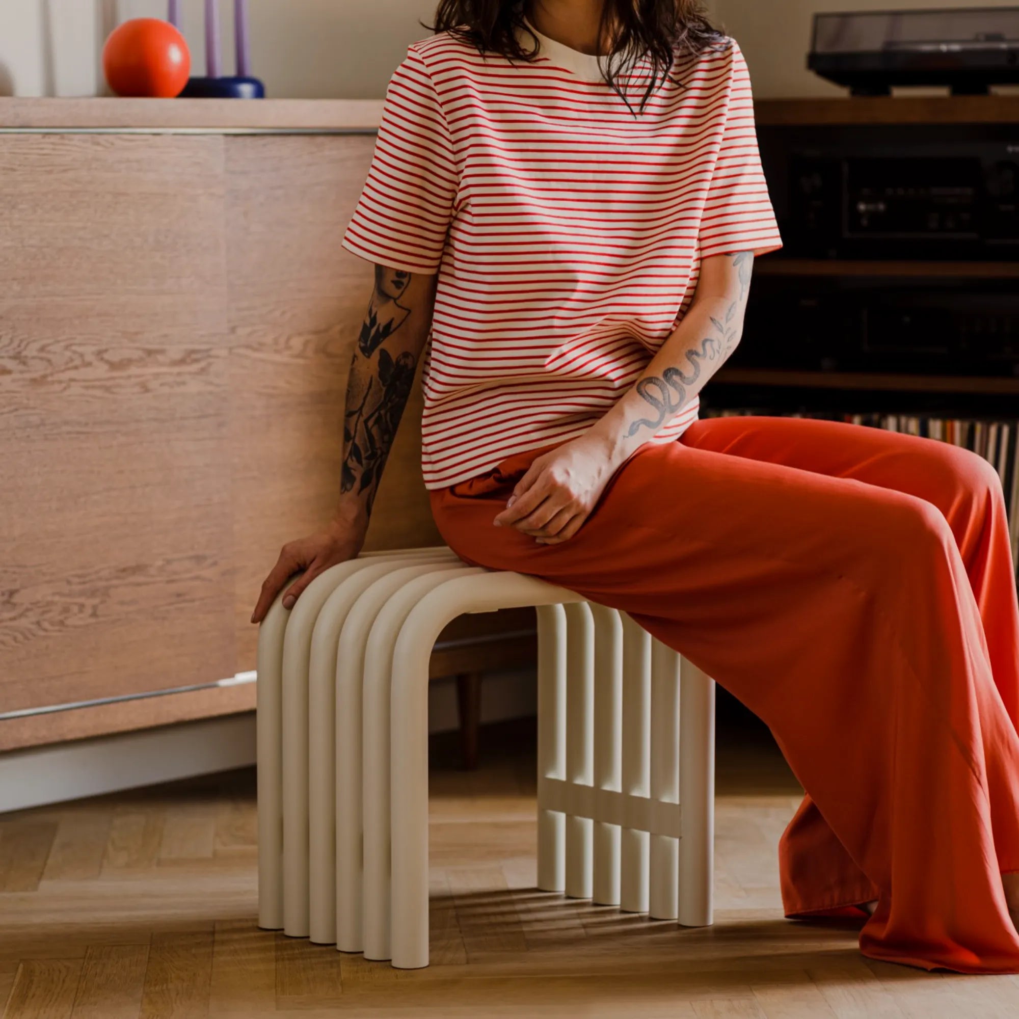  Nokk Stool with Footrest and White Cushioned Seat 