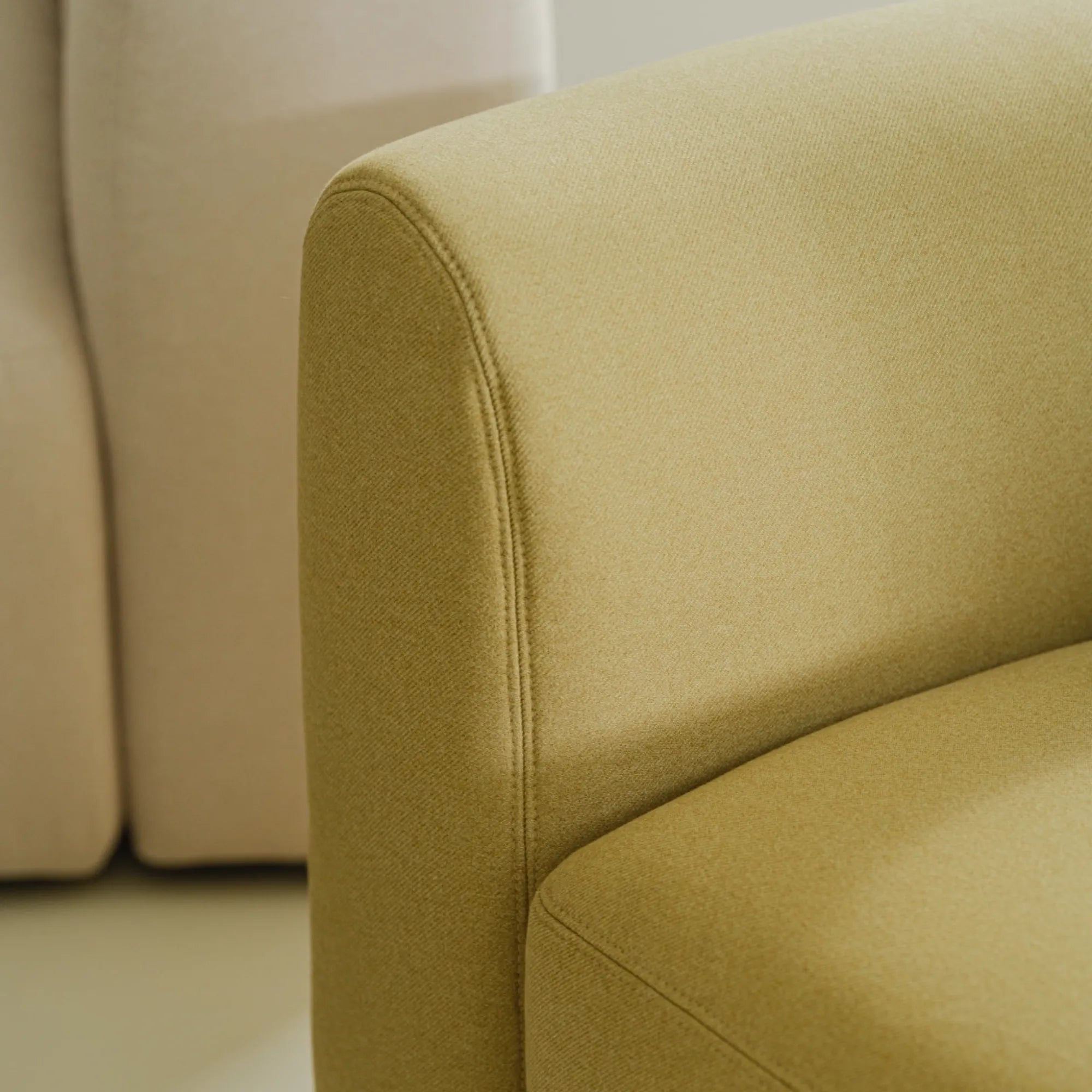  Luxurious Flom armchair in green leather with wide seat and high back