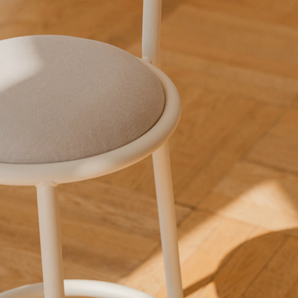 noo.ma Hogo Bar Stool w Backrest, a modern minimalist bar stool featuring a smooth off-white tubular matte metal frame with a comfortable rounded light grey felt upholstered seat.