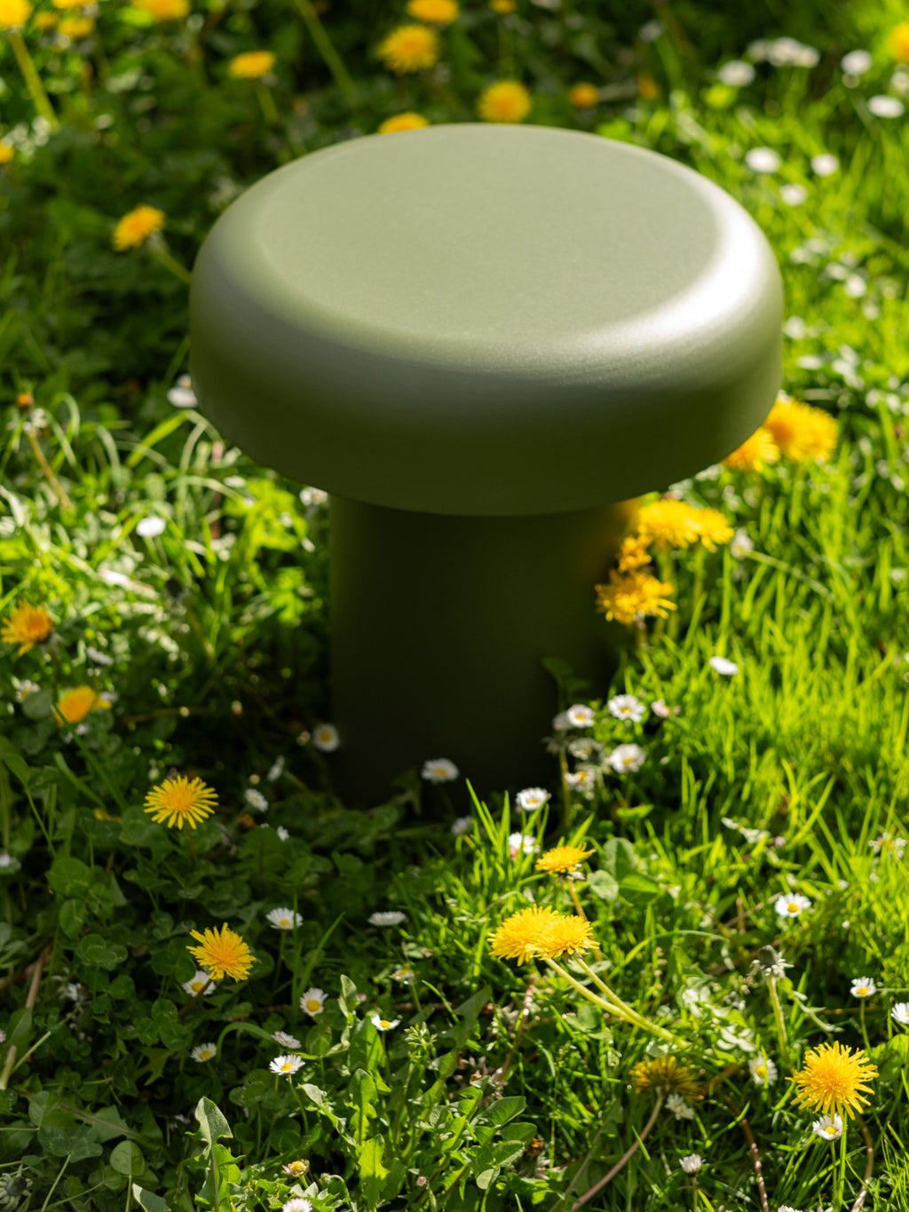 noo.ma Outdoor Miko Side Table, an olive green mushroom-shaped outdoor side table with a smooth, matte powder-coated metal finish, featuring a round top and a sturdy cylindrical base.