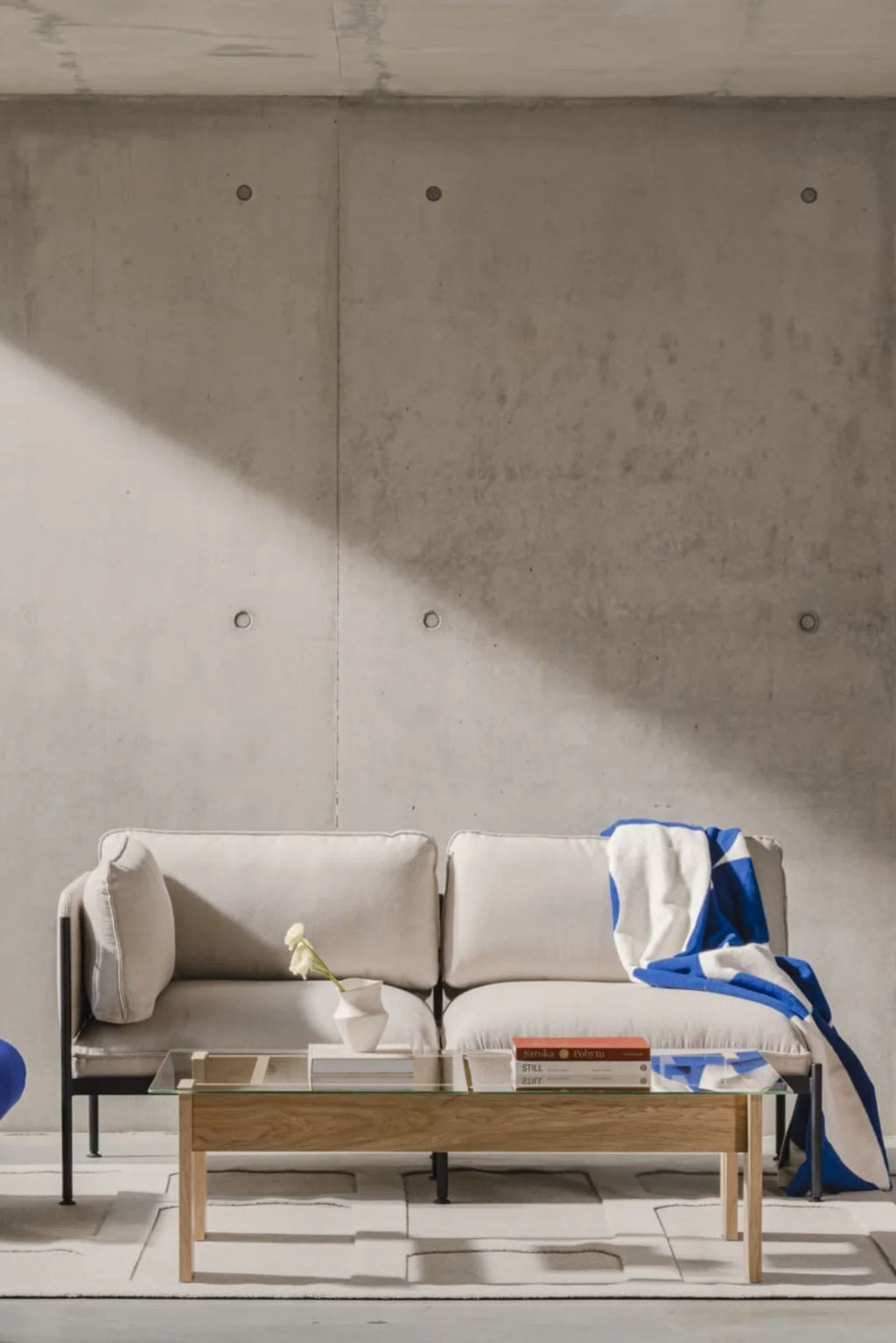 noo.ma Naiko Coffee Table, a modern minimalist coffee table featuring a clear rectangular glass tabletop resting on a light natural oak wood base with an open storage shelf. This Scandinavian-inspired wood and glass coffee table is perfect for contemporary living rooms and minimalist interior designs.