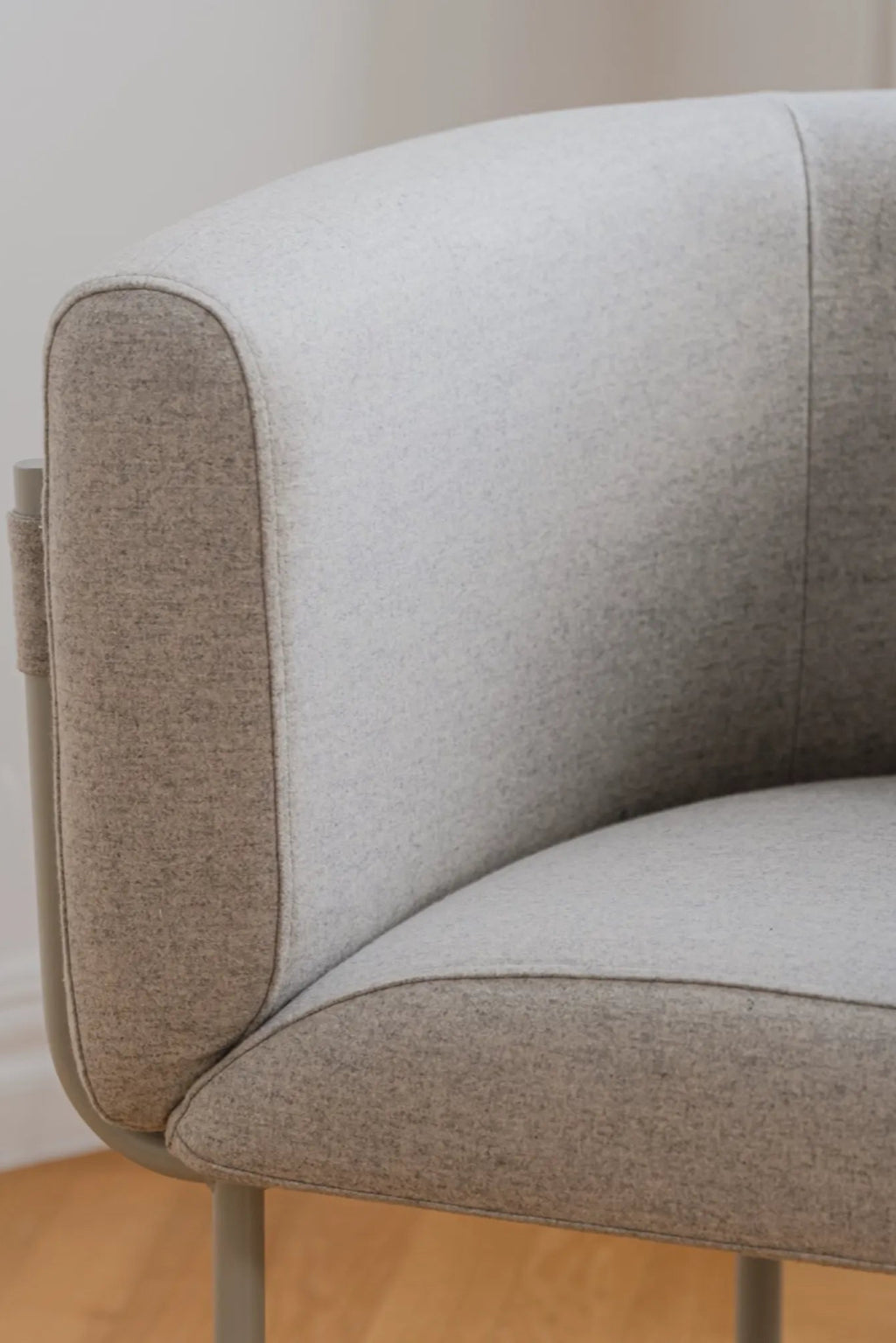  Ubi Mini Armchair in white faux fur with silver metal legs